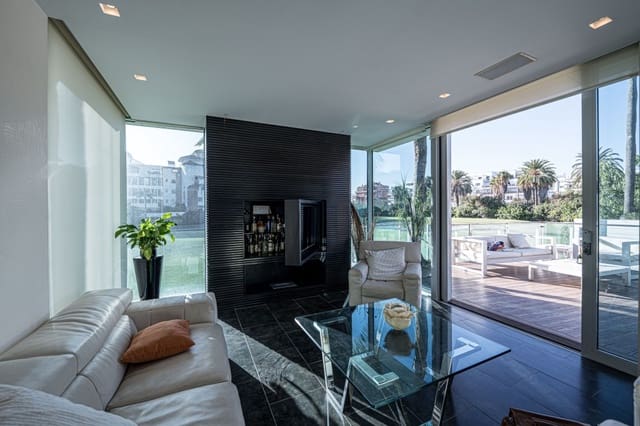 5 bedroom Villa for sale in Motril with pool - € 2,200,000 (Ref: 9217225)