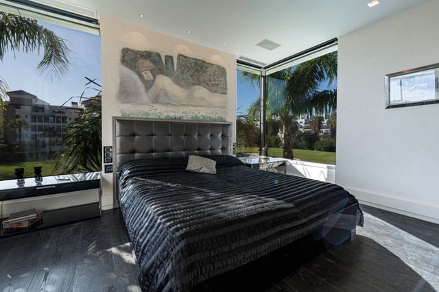 5 bedroom Villa for sale in Motril with pool - € 2,200,000 (Ref: 9217225)