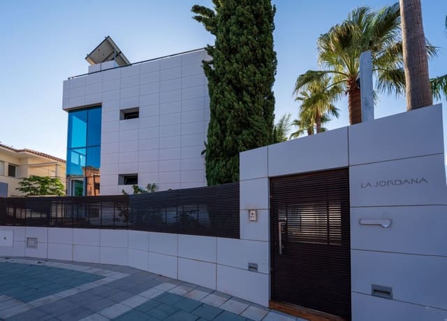 5 bedroom Villa for sale in Motril with pool - € 2,200,000 (Ref: 9217225)