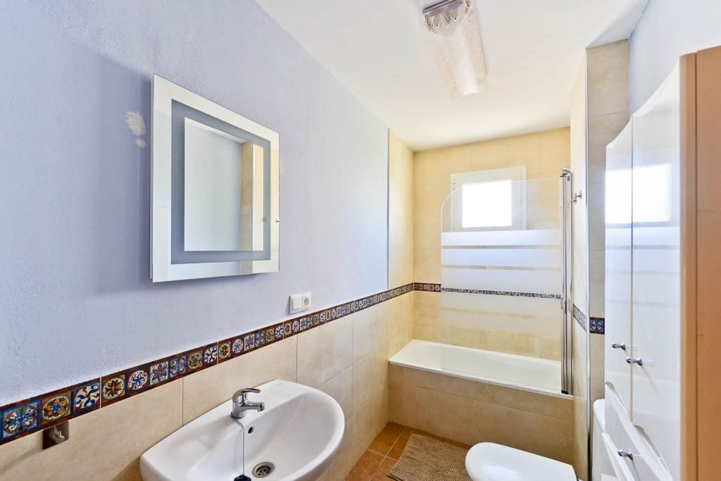 4 bedroom Apartment for sale in Nerja - € 375,000 (Ref: 9374921)