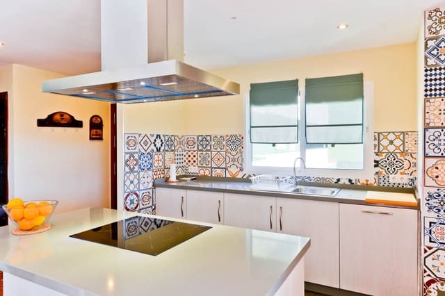 4 bedroom Apartment for sale in Nerja - € 375,000 (Ref: 9374921)