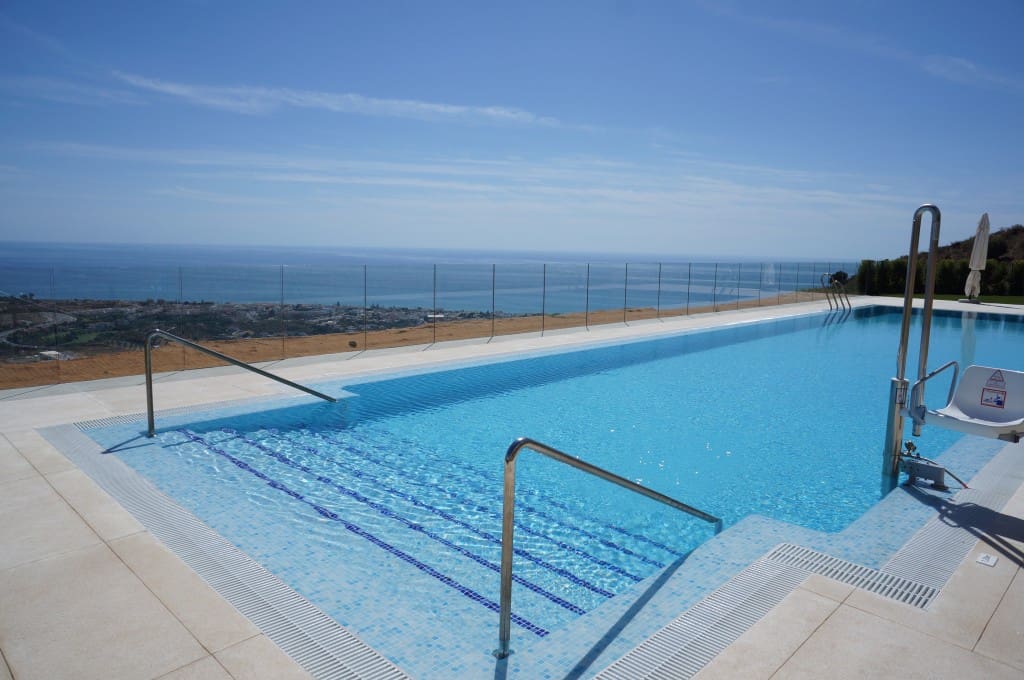 2 soverom Leilighet til salgs i Rincon de la Victoria med svømmebasseng garasje - € 425 000 (Ref: 9385074)