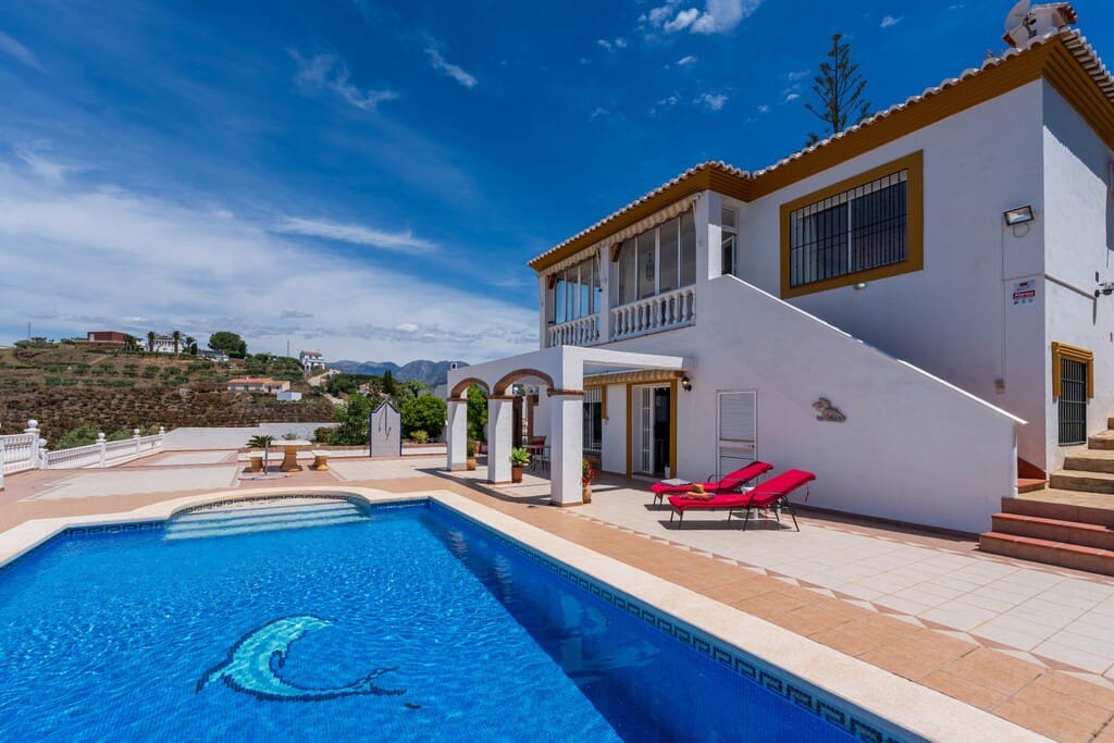 3 bedroom Villa for sale in Torrox with pool - € 525,000 (Ref: 9845083)