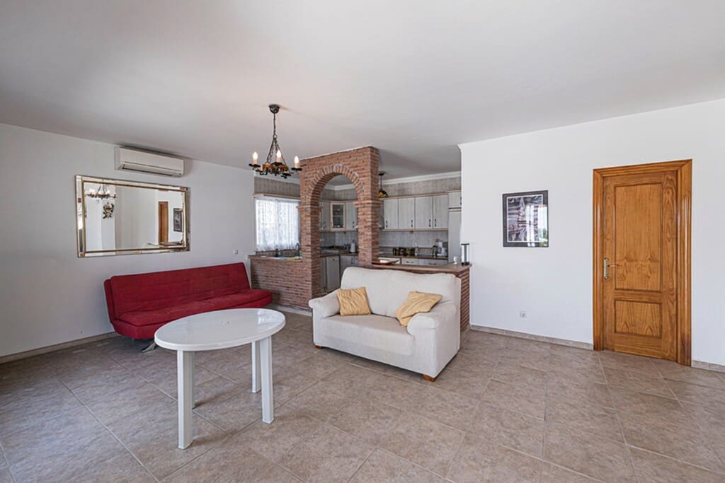 3 bedroom Villa for sale in Torrox with pool - € 525,000 (Ref: 9845083)
