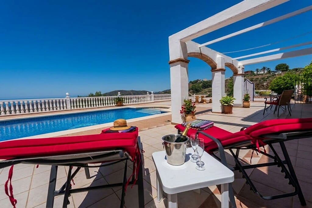 3 bedroom Villa for sale in Torrox with pool - € 525,000 (Ref: 9845083)