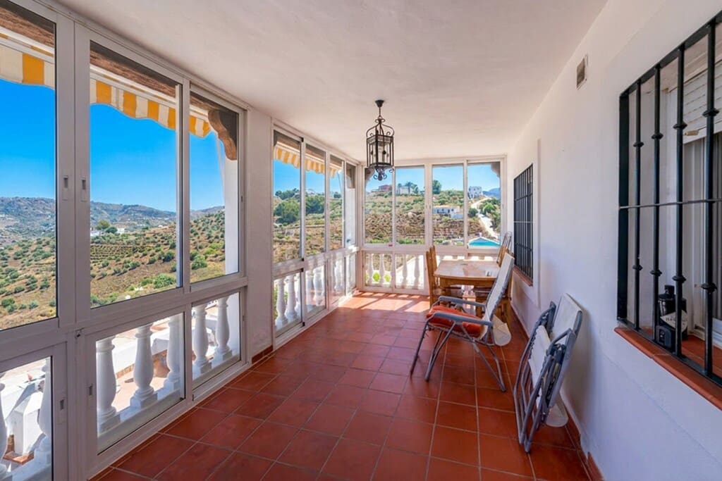 3 bedroom Villa for sale in Torrox with pool - € 525,000 (Ref: 9845083)