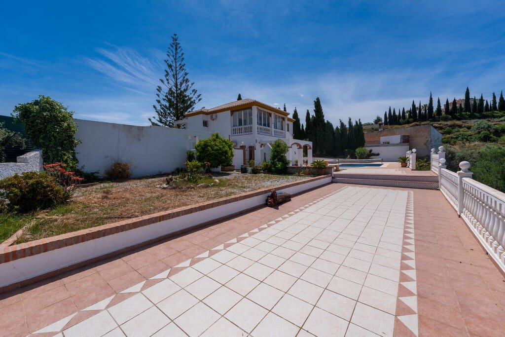 3 bedroom Villa for sale in Torrox with pool - € 525,000 (Ref: 9845083)