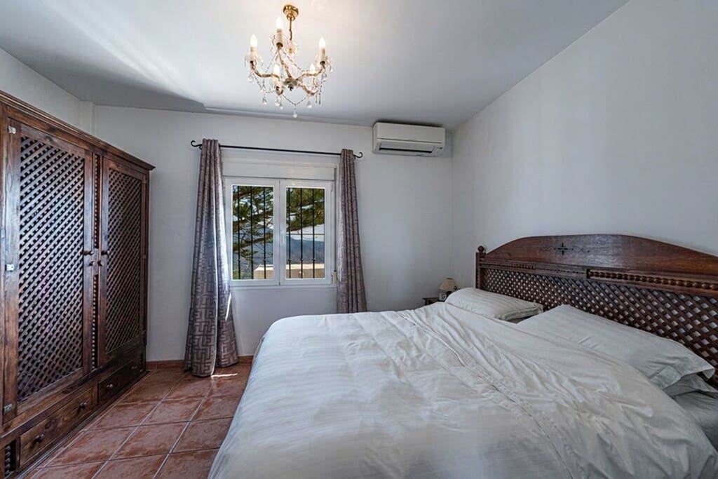 3 bedroom Villa for sale in Torrox with pool - € 525,000 (Ref: 9845083)