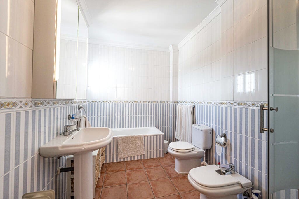 3 bedroom Villa for sale in Torrox with pool - € 525,000 (Ref: 9845083)