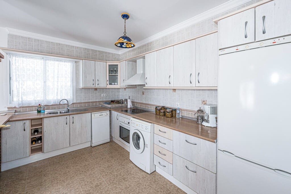 3 bedroom Villa for sale in Torrox with pool - € 525,000 (Ref: 9845083)