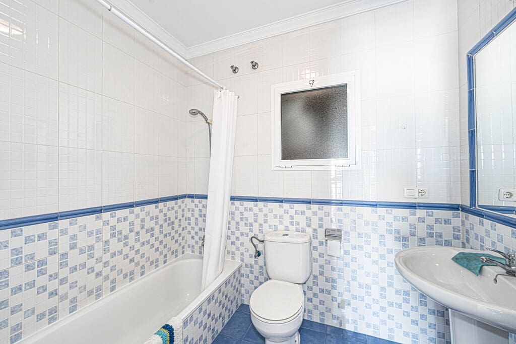 3 bedroom Villa for sale in Torrox with pool - € 525,000 (Ref: 9845083)