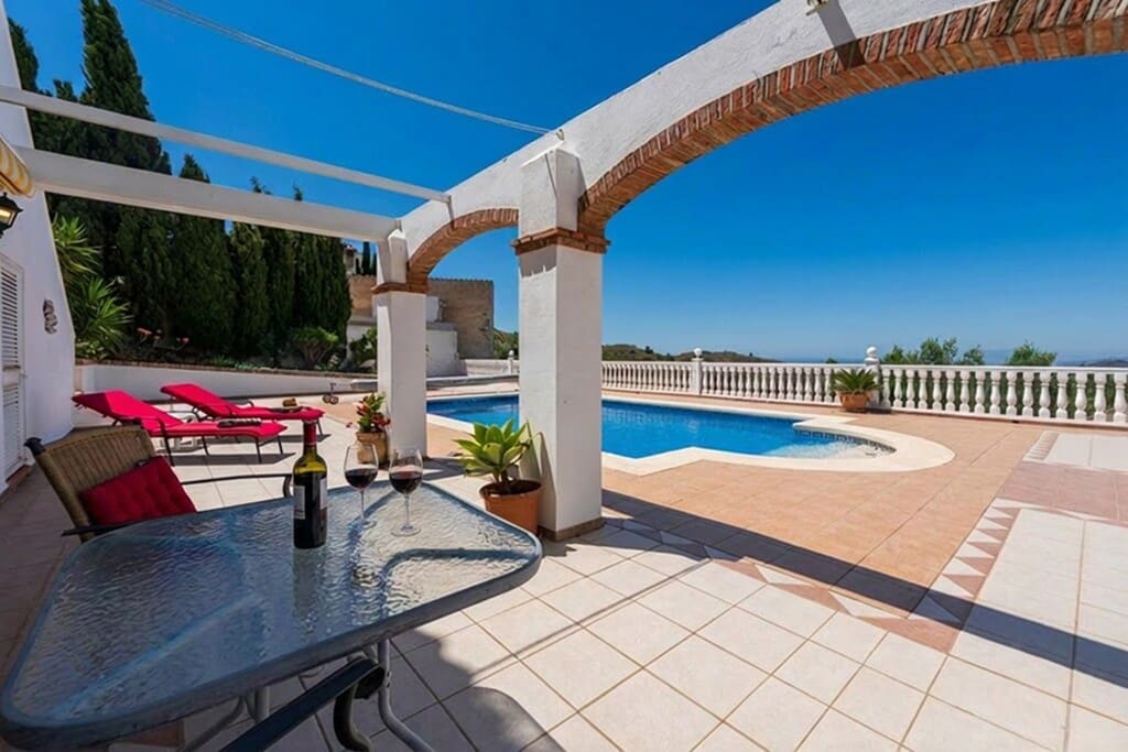 3 bedroom Villa for sale in Torrox with pool - € 525,000 (Ref: 9845083)