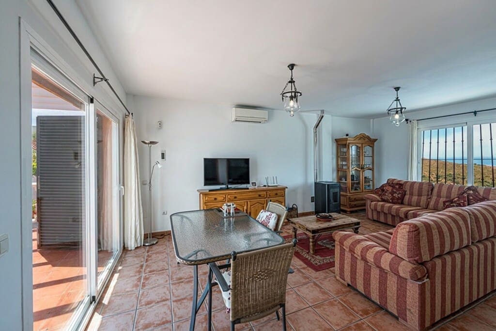 3 bedroom Villa for sale in Torrox with pool - € 525,000 (Ref: 9845083)