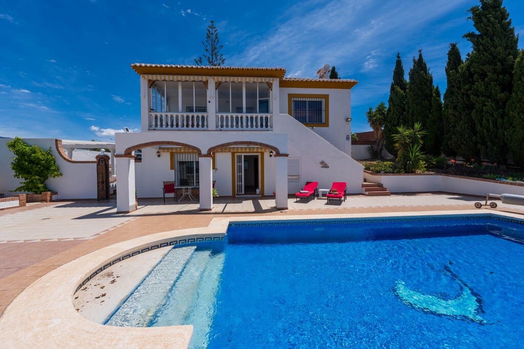 3 bedroom Villa for sale in Torrox with pool - € 525,000 (Ref: 9845083)