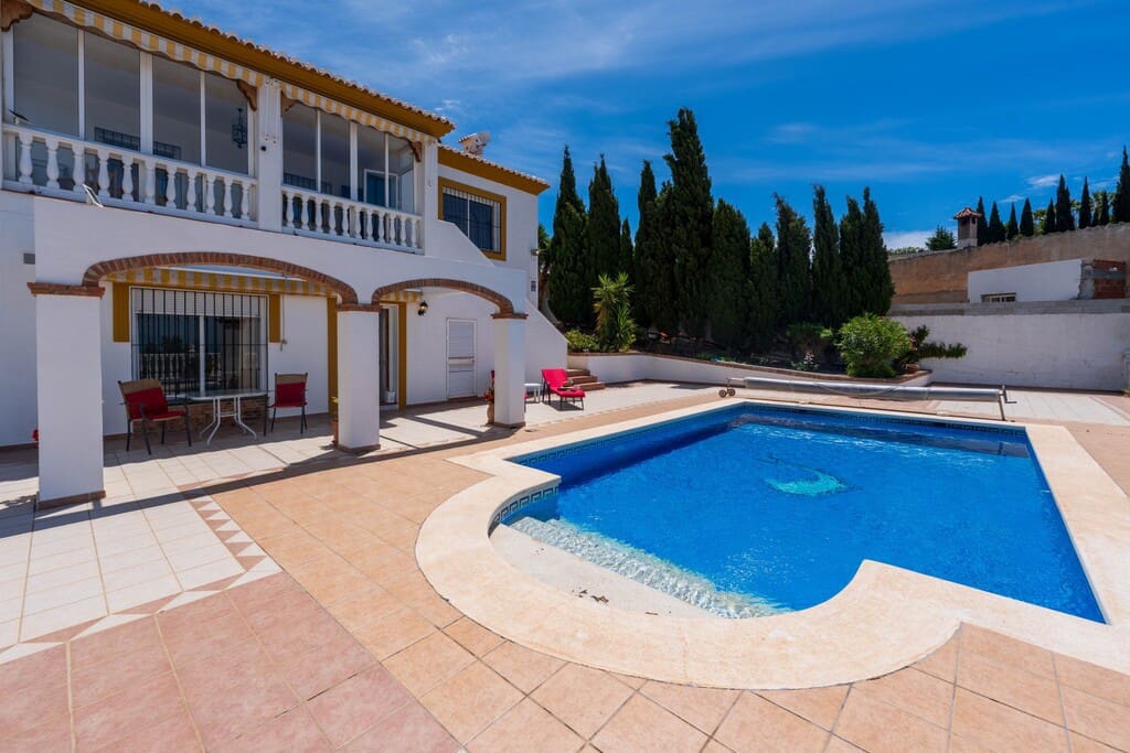 3 bedroom Villa for sale in Torrox with pool - € 525,000 (Ref: 9845083)