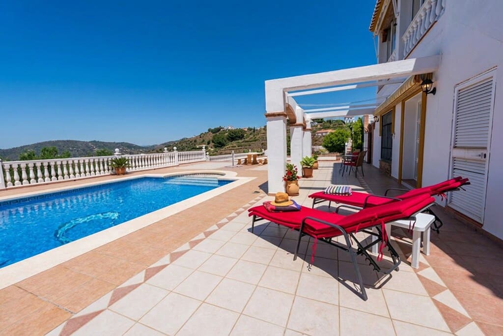 3 bedroom Villa for sale in Torrox with pool - € 525,000 (Ref: 9845083)
