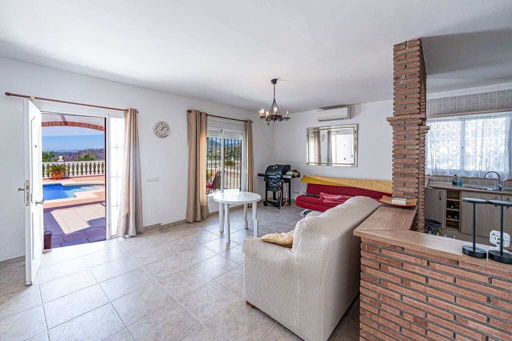 3 bedroom Villa for sale in Torrox with pool - € 525,000 (Ref: 9845083)