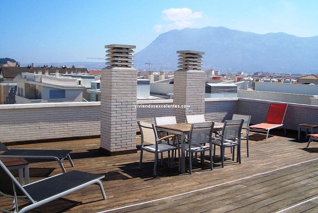   3 soveværelse   feriePenthouse i Denia   med   swimmingpool  garage  - € 630 (Ref: 6722577)