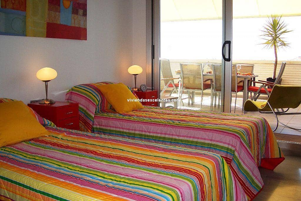   3 soveværelse   feriePenthouse i Denia   med   swimmingpool  garage  - € 630 (Ref: 6722577)