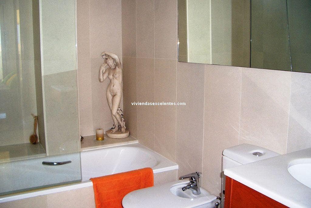   3 soveværelse   feriePenthouse i Denia   med   swimmingpool  garage  - € 630 (Ref: 6722577)