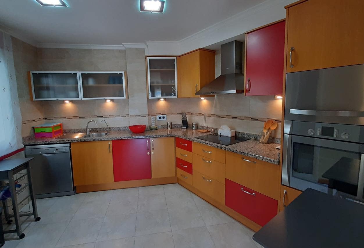 3 slaapkamer Penthouse voor vakantieverhuur in Denia met garage - € 490 (Ref: 6722584)