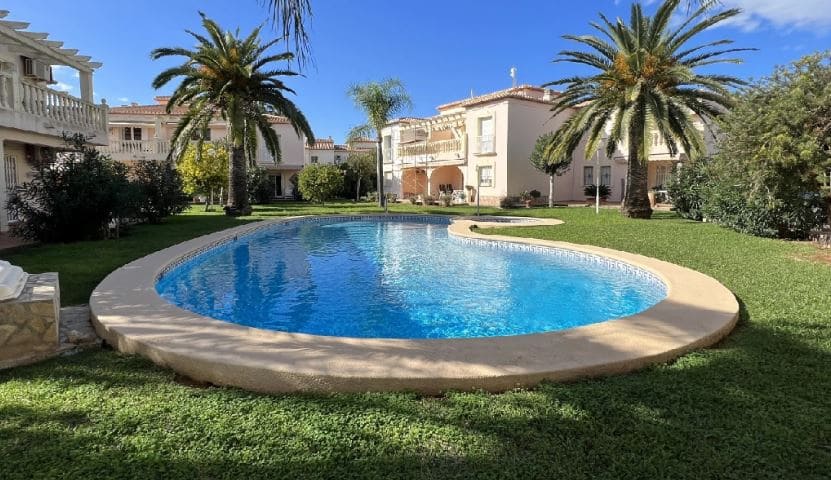 2 soveværelse Rækkehus til salg i Denia med swimmingpool garage - € 285.000 (Ref: 9414606)
