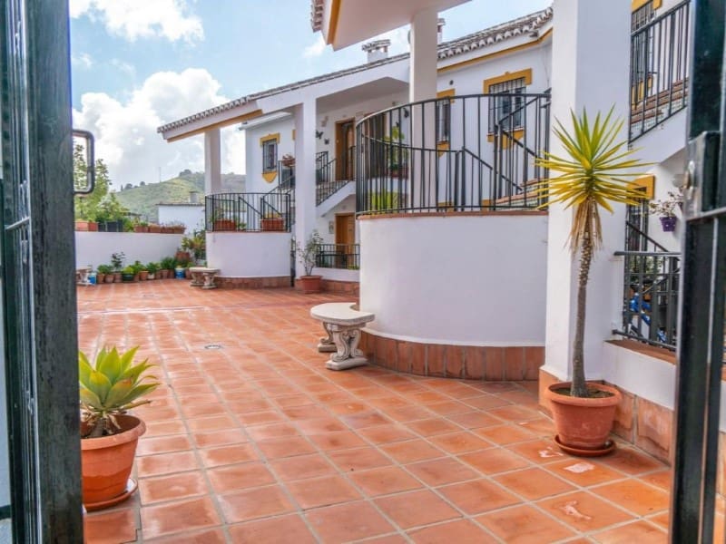 4 bedroom Townhouse for sale in Competa - € 164,000 (Ref: 7963347)