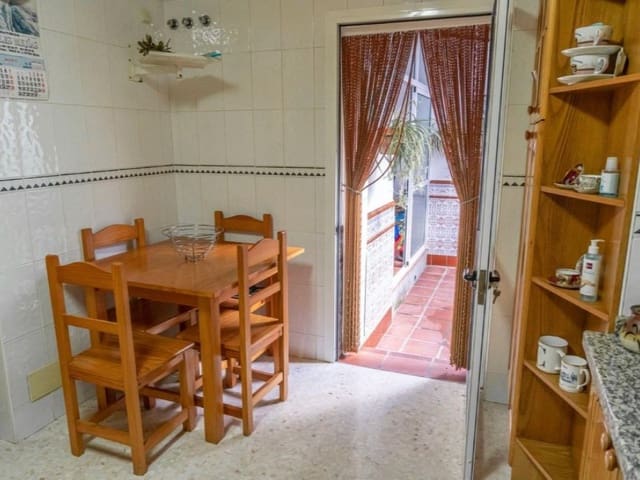4 bedroom Townhouse for sale in Cómpeta - € 164,000 (Ref: 7963347)