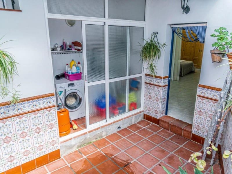 4 bedroom Townhouse for sale in Competa - € 164,000 (Ref: 7963347)