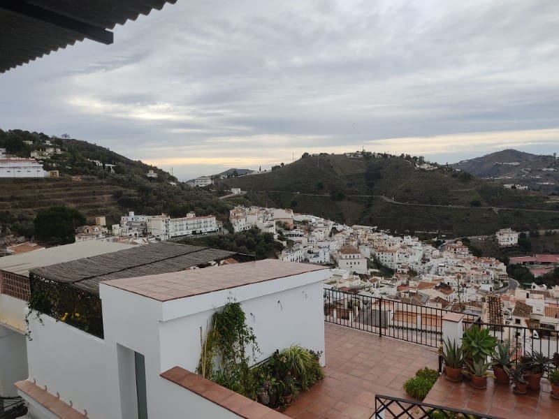 5 soveværelse Byhus til salg i Competa - € 148.500 (Ref: 7981862)