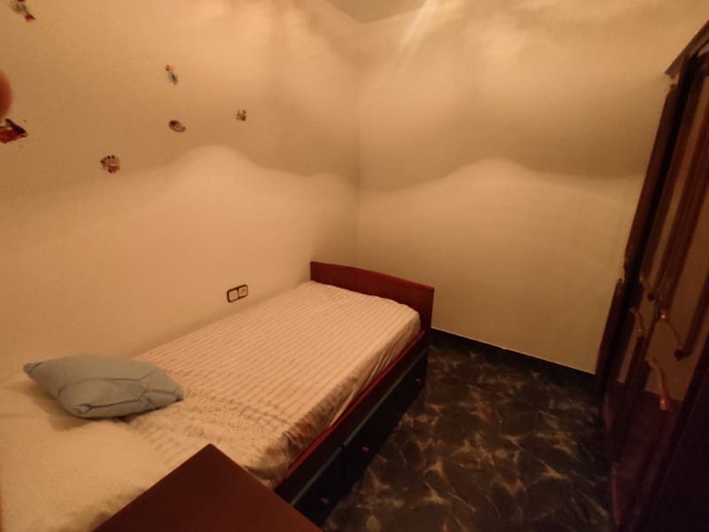 3 soveværelse Byhus til leje i Sayalonga med garage - € 700 (Ref: 8181961)