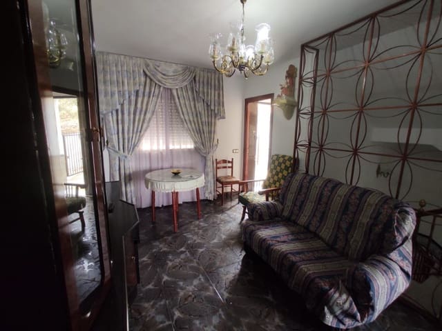 3 soveværelse Byhus til leje i Corumbela, Sayalonga med garage - € 700 (Ref: 8181961)