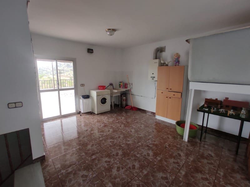 3 soveværelse Byhus til leje i Sayalonga med garage - € 700 (Ref: 8181961)