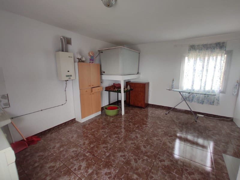 3 soveværelse Byhus til leje i Sayalonga med garage - € 700 (Ref: 8181961)