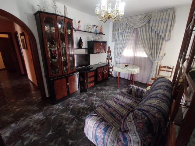 3 soveværelse Byhus til leje i Corumbela, Sayalonga med garage - € 700 (Ref: 8181961)