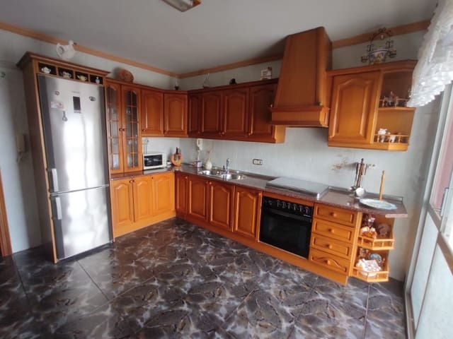 3 soveværelse Byhus til leje i Corumbela, Sayalonga med garage - € 700 (Ref: 8181961)