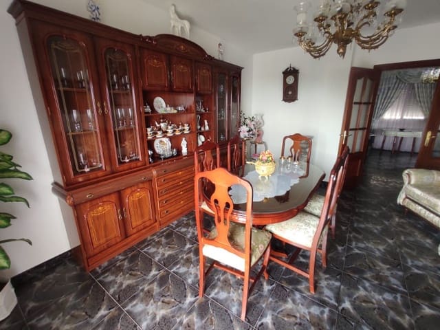 3 soveværelse Byhus til leje i Corumbela, Sayalonga med garage - € 700 (Ref: 8181961)