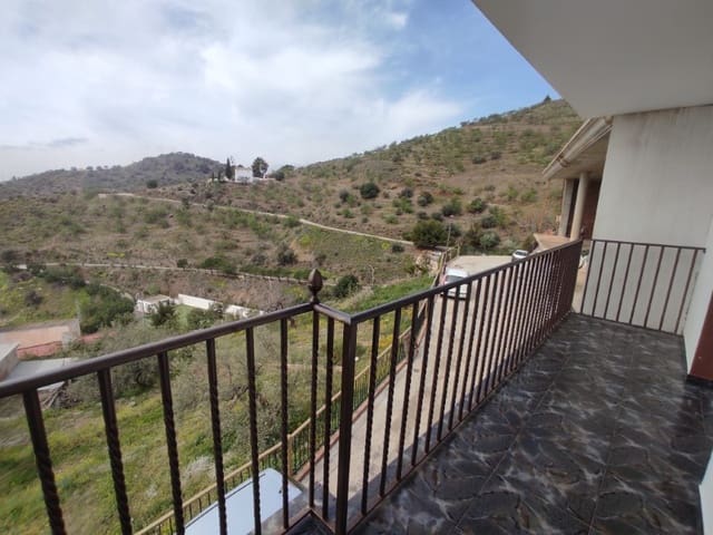 3 soveværelse Byhus til leje i Corumbela, Sayalonga med garage - € 700 (Ref: 8181961)