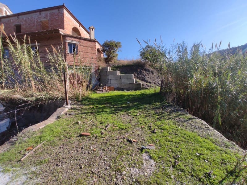 Finca/Country House for sale in Archez with garage - € 100,000 (Ref: 8641005)