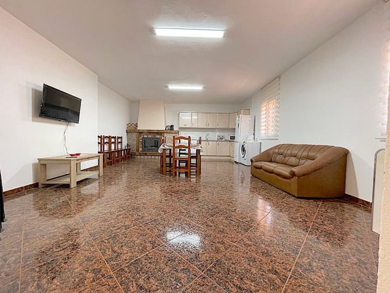 2 soveværelse Byhus til leje i Sayalonga - € 1.050 (Ref: 8729941)