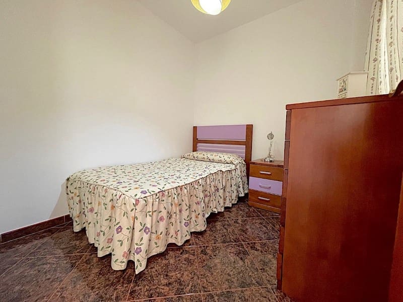 2 soveværelse Byhus til leje i Sayalonga - € 1.050 (Ref: 8729941)