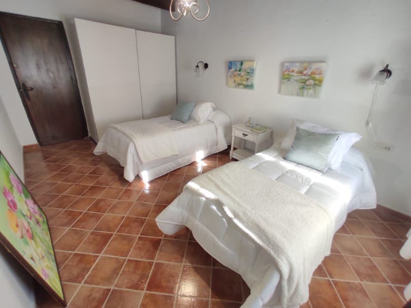 2 soveværelse Finca/Landehus til leje i Sayalonga - € 1.400 (Ref: 8737658)