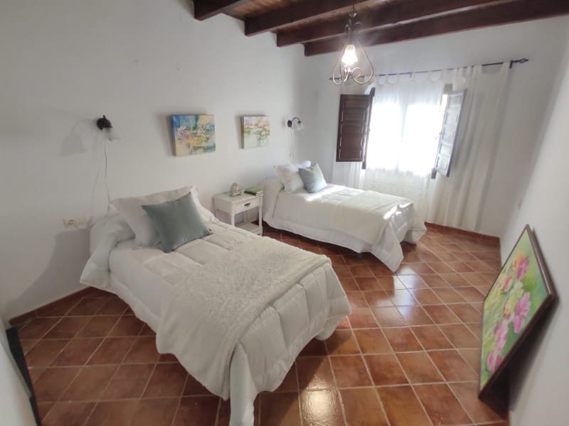 2 soveværelse Finca/Landehus til leje i Sayalonga - € 1.400 (Ref: 8737658)