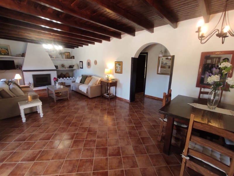 2 soveværelse Finca/Landehus til leje i Sayalonga - € 1.400 (Ref: 8737658)