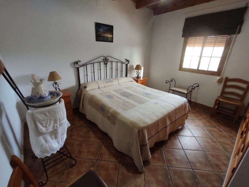 4 slaapkamer Finca/Landhuis te huur in Sayalonga - € 1.600 (Ref: 8834684)