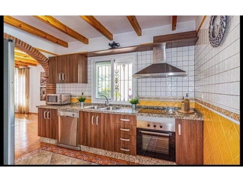 Finca/Landehus til leje i Canillas de Albaida med swimmingpool - € 1.700 (Ref: 9282508)