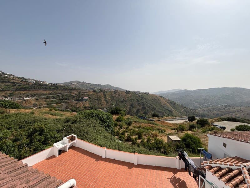 4 bedroom Townhouse for sale in Competa with pool - € 649,000 (Ref: 9528445)