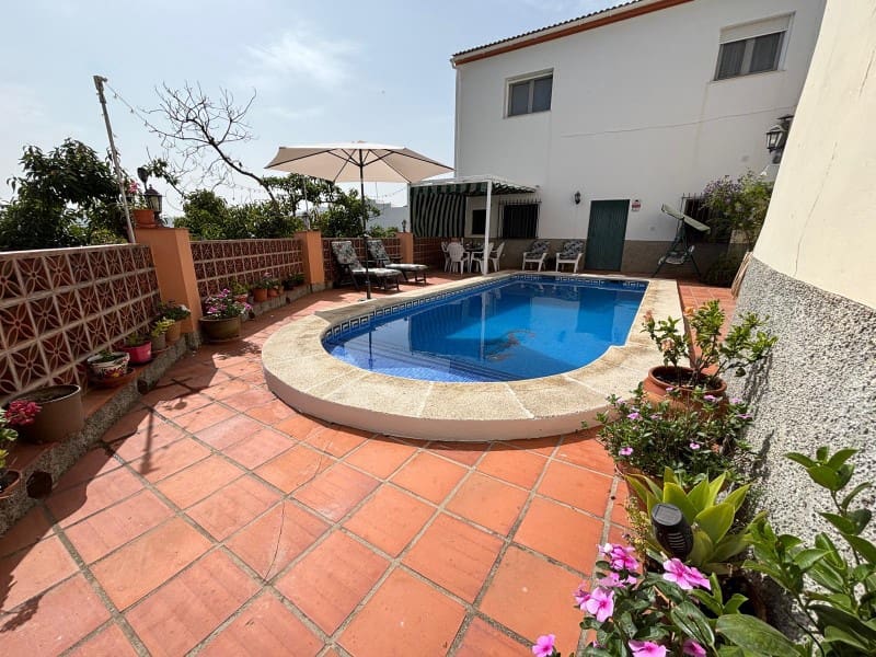 4 bedroom Townhouse for sale in Competa with pool - € 649,000 (Ref: 9528445)