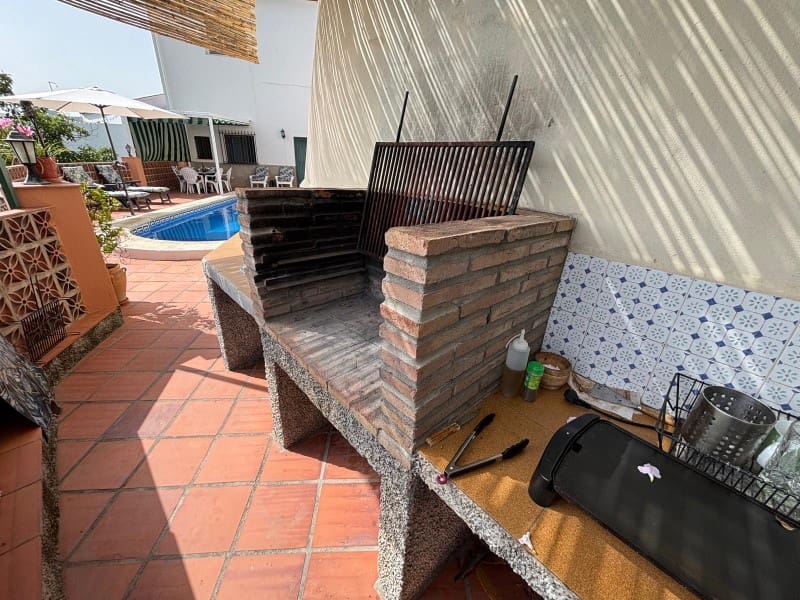 4 bedroom Townhouse for sale in Competa with pool - € 649,000 (Ref: 9528445)