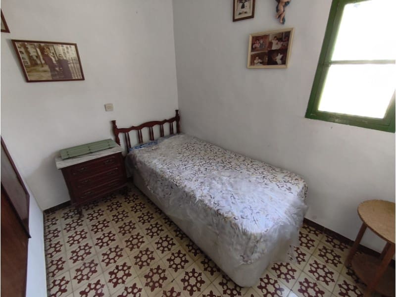 5 bedroom Townhouse for sale in Competa - € 157,000 (Ref: 9696332)